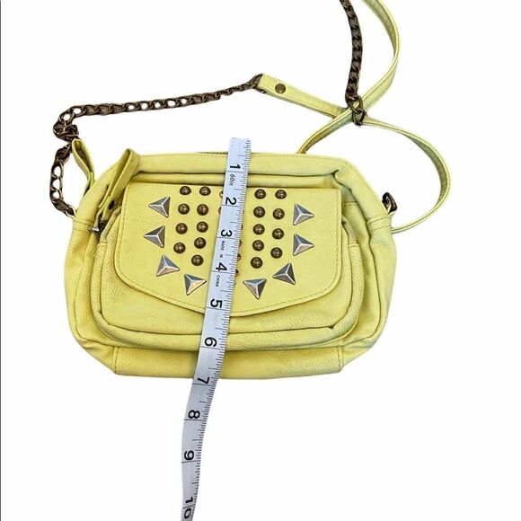 XHILARATION Yellow Studded Chain Cross Body Bag - Picture 5 of 7